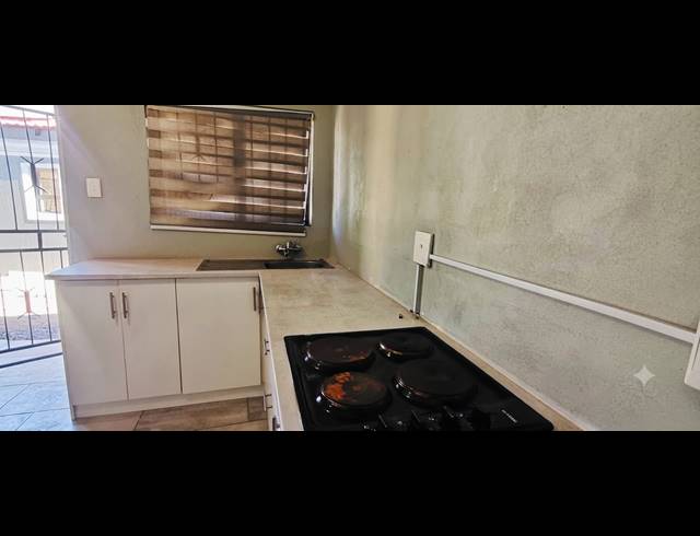 4 BEDROOM HOUSE FOR SALE IN SEBOKENG ZONE 11